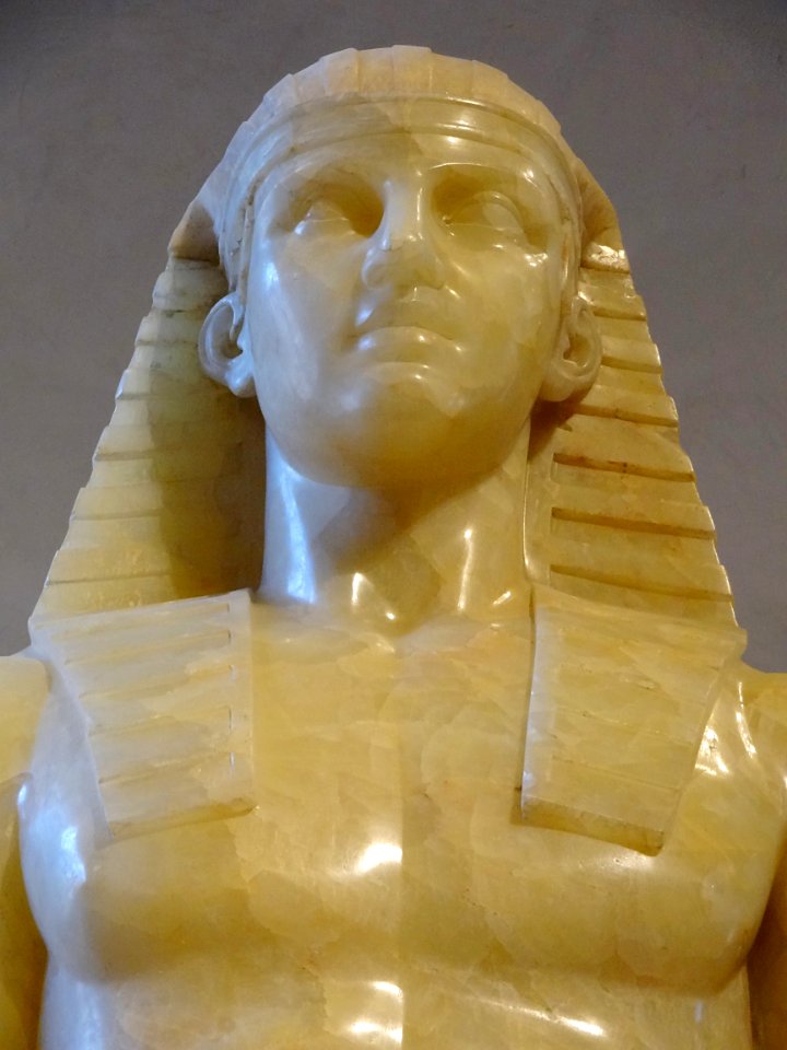 "Horus Albani" (détail). Siège, jambes et avant-bras : règ…