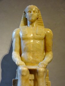 "Horus Albani" (détail). Siège, jambes et avant-bras : règ…