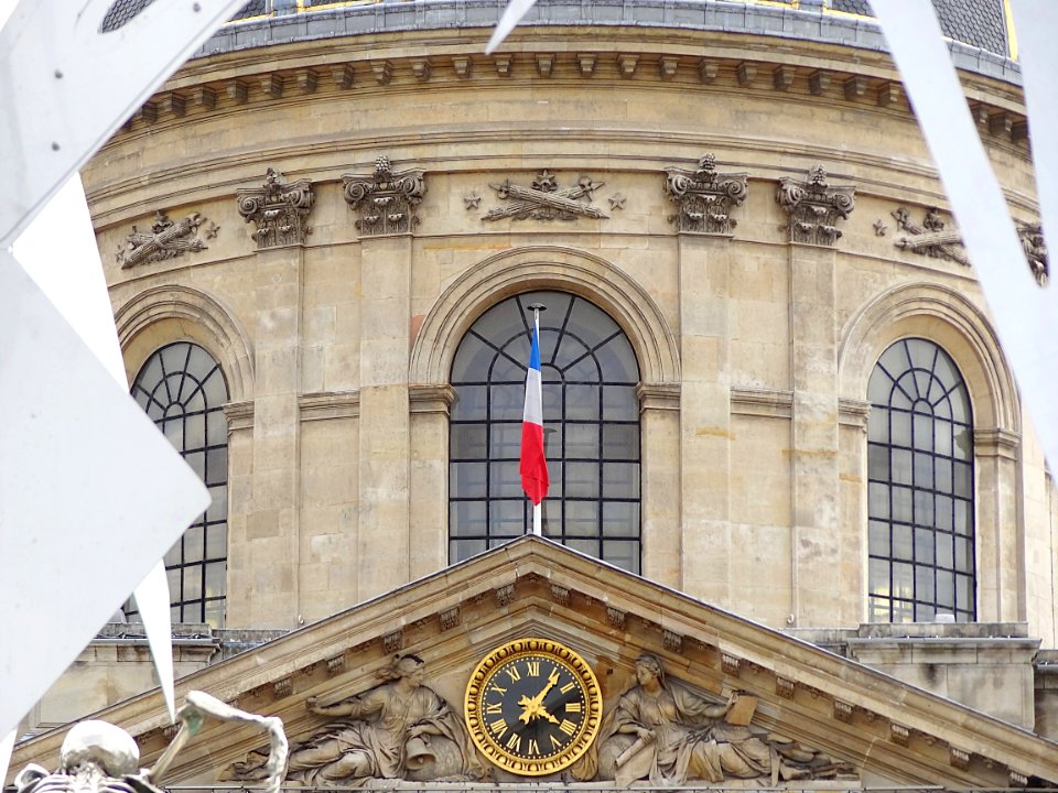 Le fronton et le tambour de la coupole de l'Institut de Fr…