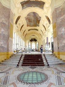 Une vue de l'intérieur du Petit Palais, à Paris.