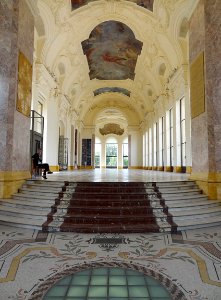 Une vue de l'intérieur du Petit Palais, à Paris.