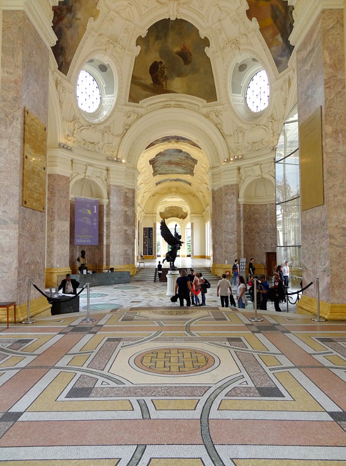 Une vue de l'intérieur du Petit Palais, à Paris.