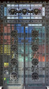 Une porte de la façade principale du Grand Palais, à Paris…