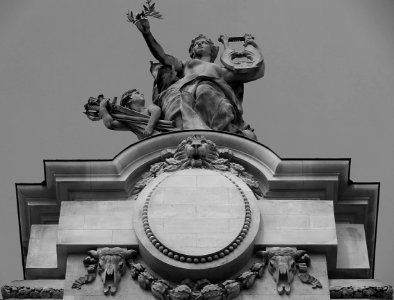 Un détail de la façade principale du Grand Palais, à Paris…
