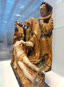 Elément de retable : la Déploration du Christ. Bois polych…