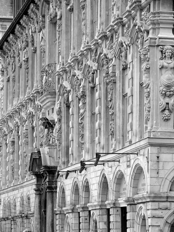 Une façade de la Vieille Bourse de Lille.