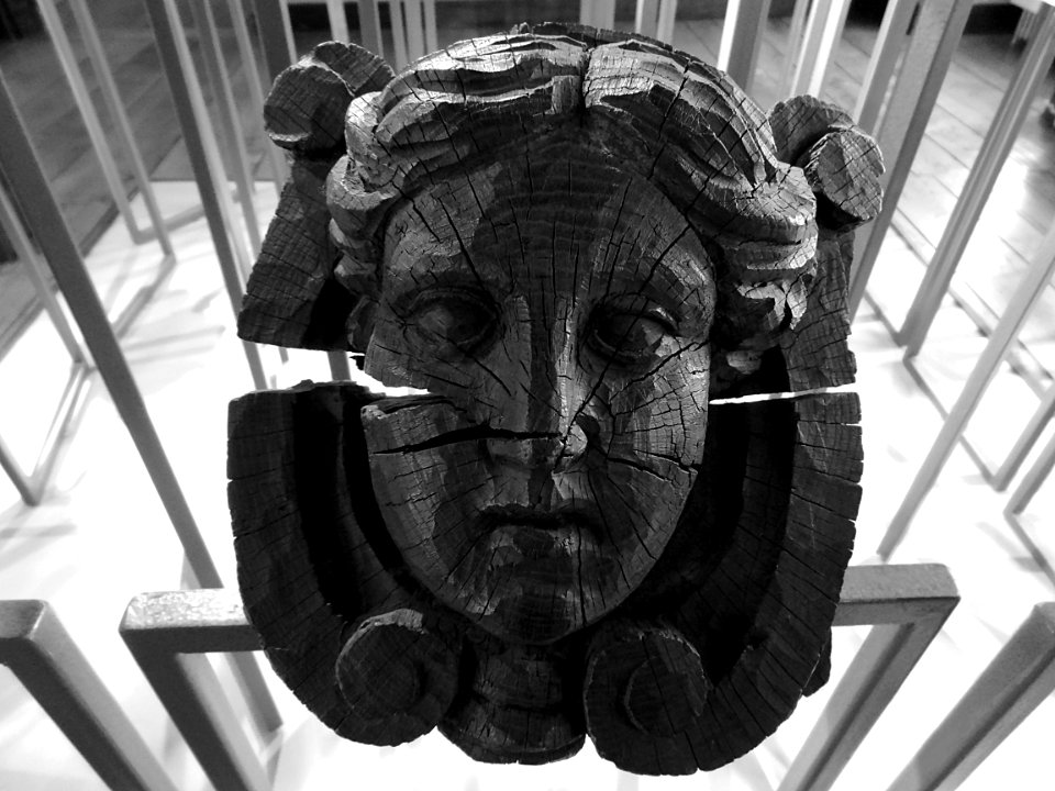 Un corbeau (élément d'architecture) exposé au musée de l'H…