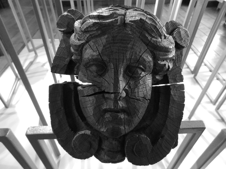 Un corbeau (élément d'architecture) exposé au musée de l'H…