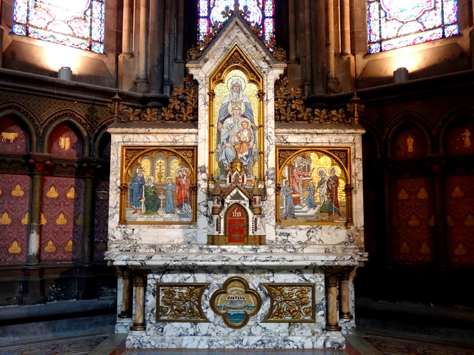 Cathédrale Notre-Dame de la Treille, Lille: l'autel de la …