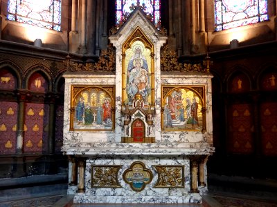 Cathédrale Notre-Dame de la Treille, Lille: l'autel de la …