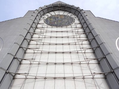 Une vue de la façade de la cathédrale Notre-Dame de la Tre…
