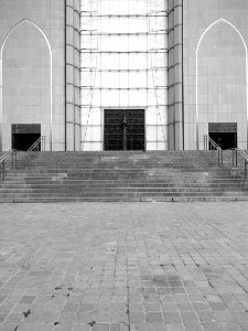 Une vue du parvis et de la façade de la cathédrale Notre-D…