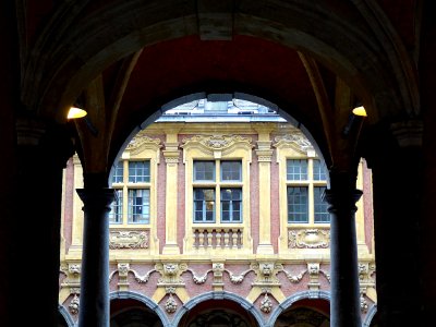 Vue de l'une des façades donnant sur la cour intérieure de…