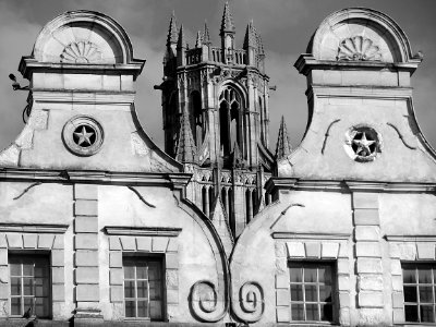 Une vue du clocher de l'église Saint Jean-Baptiste d'Arras…
