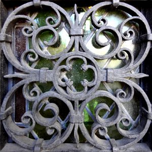 Détail d'une porte de l'hôtel de ville d'Arras.