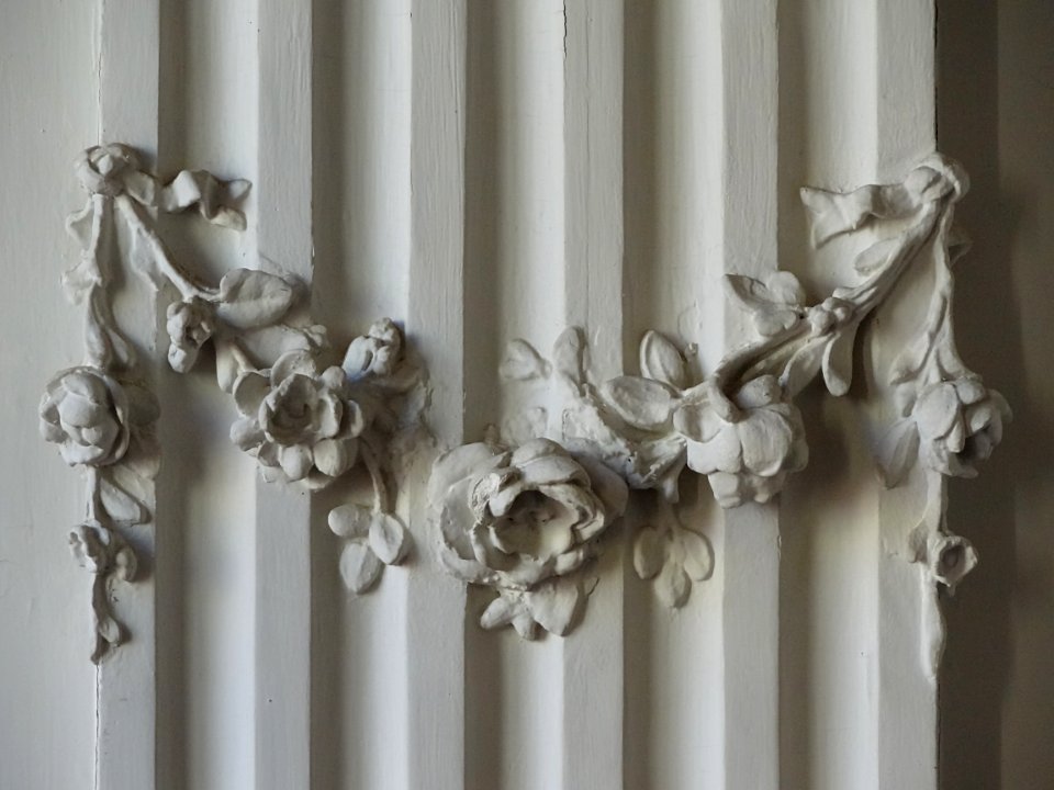 Détail des boiseries d'un salon de l'hôtel de Guines, à Ar…