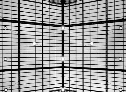 Une vue partielle du hall de la verrière de la gare de Lil…