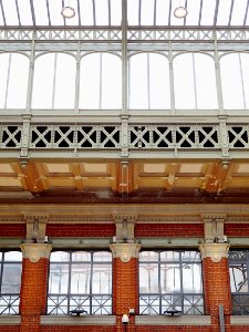 Dans le hall de la gare de Lille Flandres.