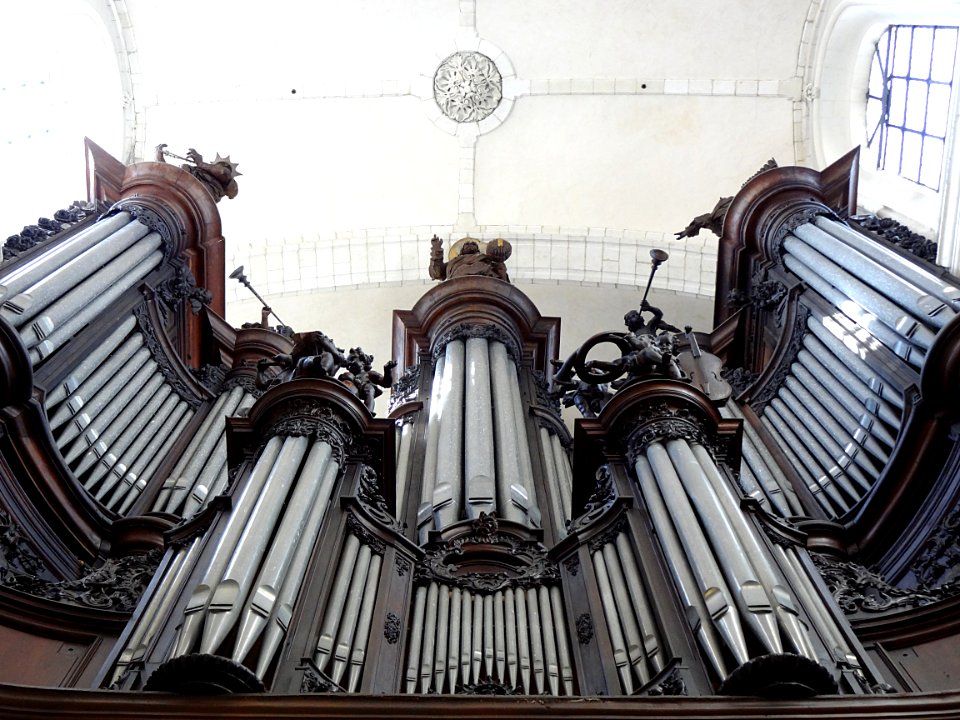Une vue du grand orgue de la collégiale Saint-Pierre de Do…