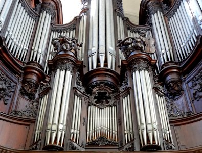 Une vue du grand orgue de la collégiale Saint-Pierre de Do…