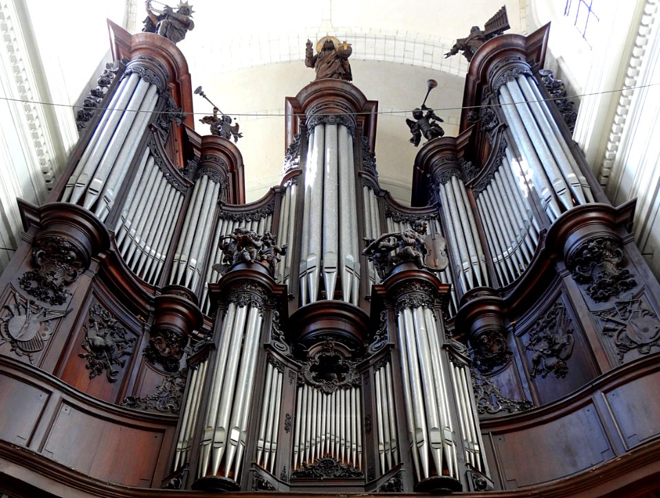 Une vue du grand orgue de la collégiale Saint-Pierre de Do…