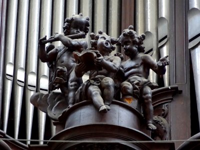 Un détail du grand orgue de la collégiale Saint-Pierre de …