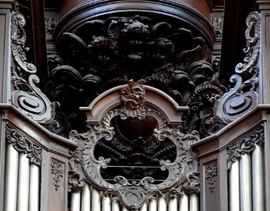 Un détail du grand orgue de la collégiale Saint-Pierre de …