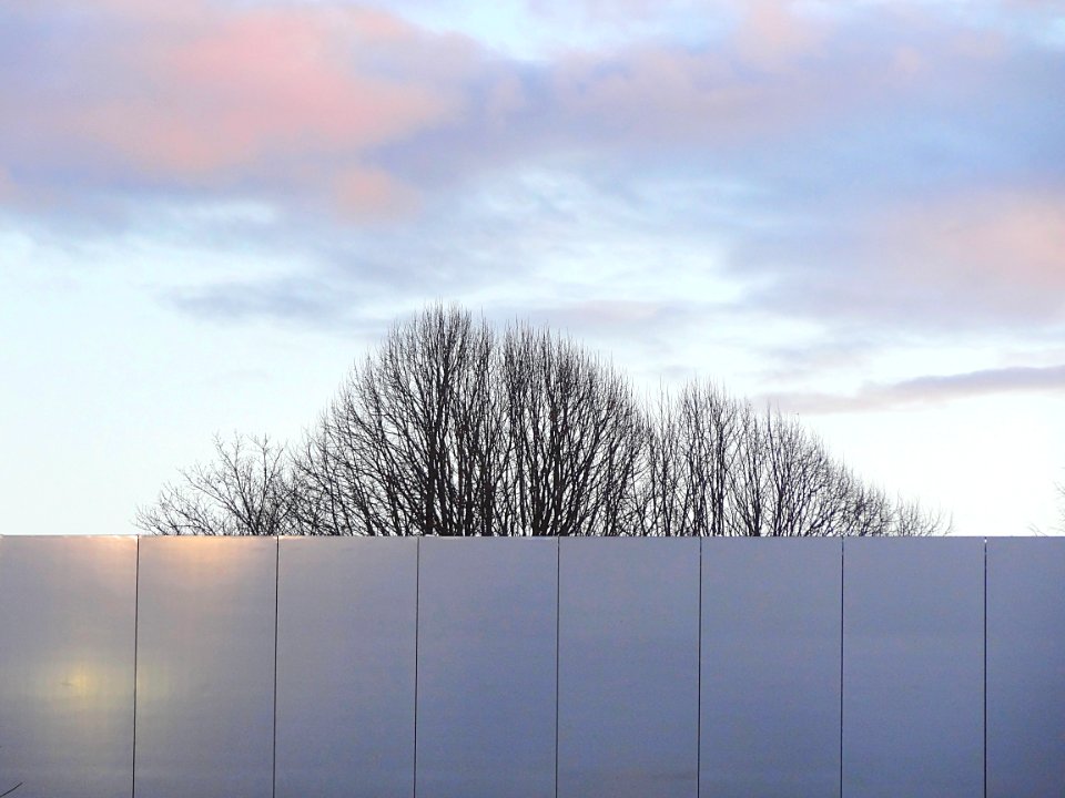 Un pan de façade du Louvre Lens.