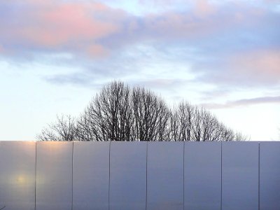 Un pan de façade du Louvre Lens.
