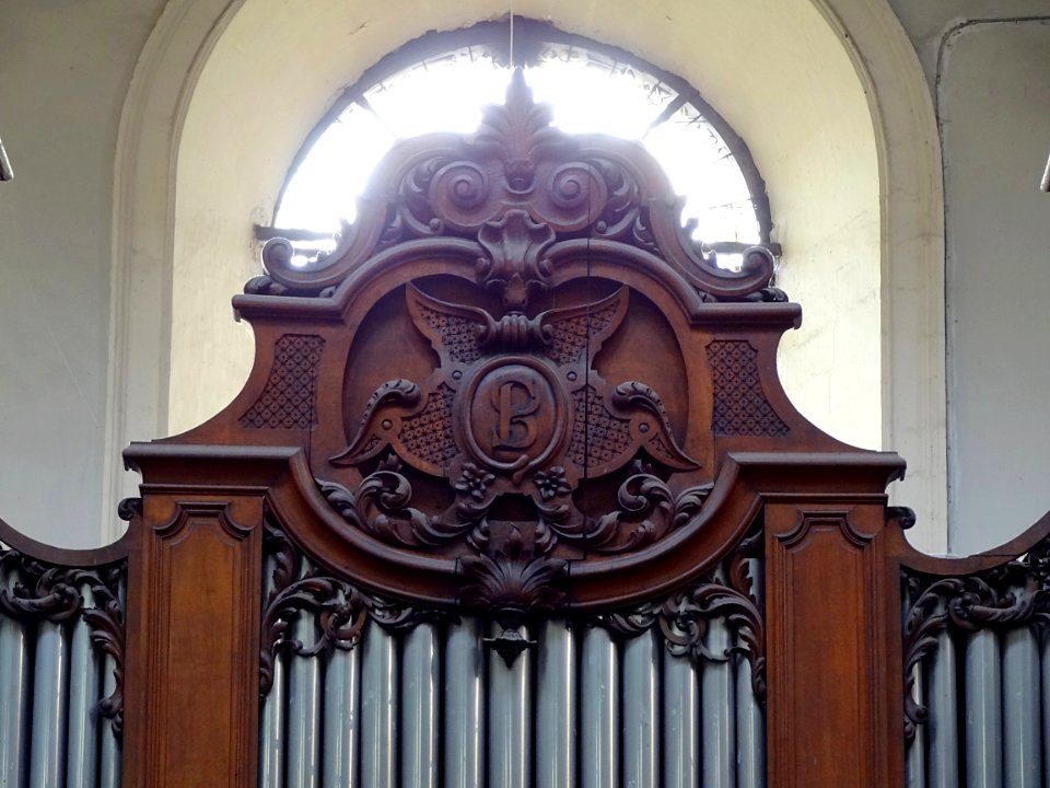 Un détail de l'orgue du choeur de la collégiale Saint-Pier…