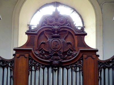 Un détail de l'orgue du choeur de la collégiale Saint-Pier…