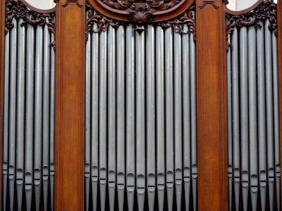 Un détail de l'orgue du choeur de la collégiale Saint-Pier…