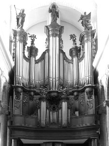 Une vue du grand orgue de la collégiale Saint-Pierre de Do…
