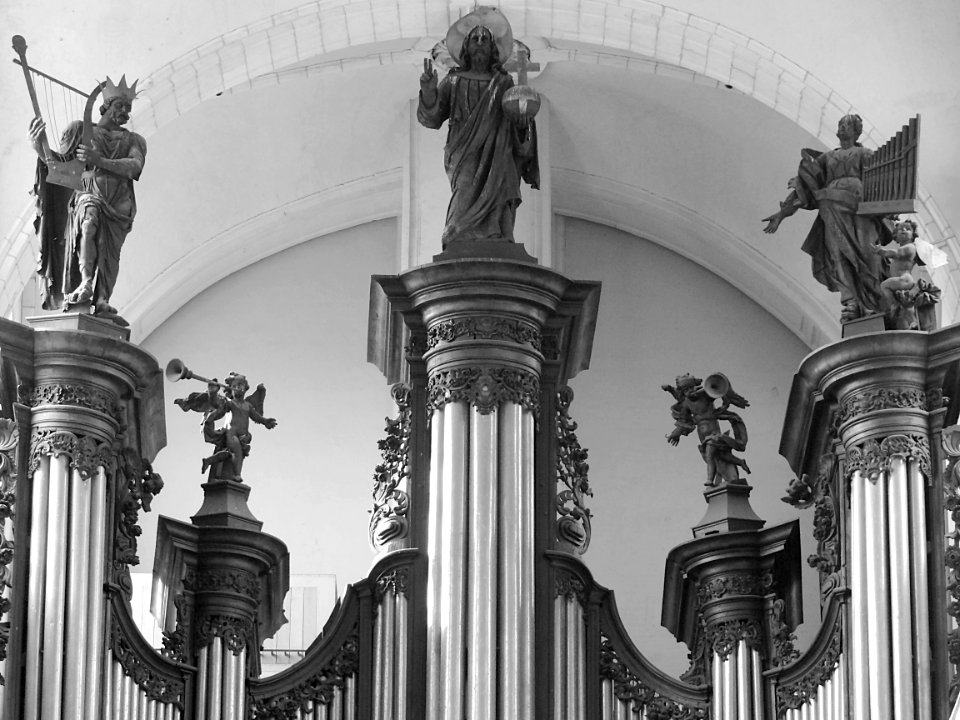 Un détail du grand orgue de la collégiale Saint-Pierre de …
