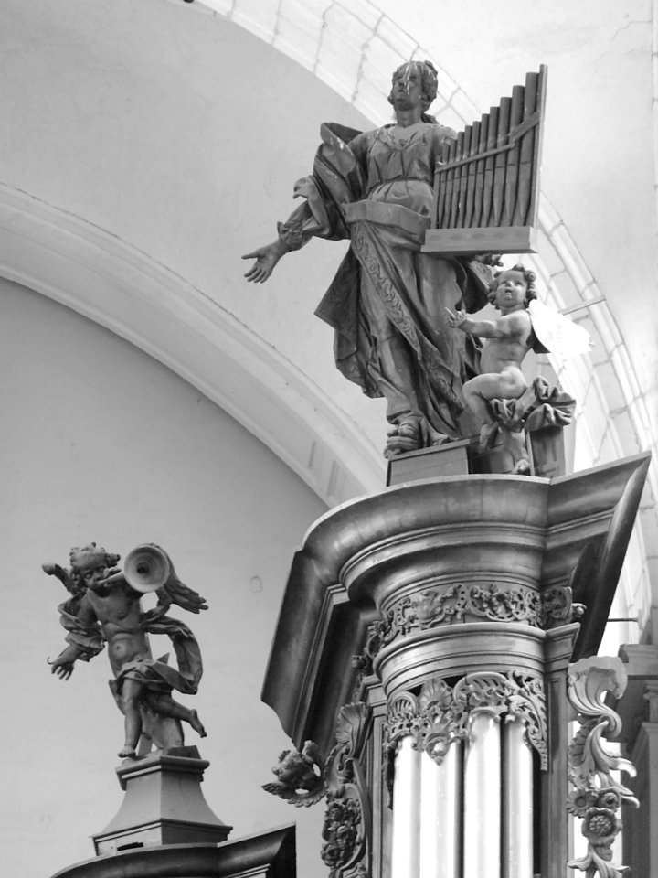 Un détail du grand orgue de la collégiale Saint-Pierre de …