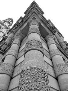 Un angle de l'hôtel de ville d'Arras.