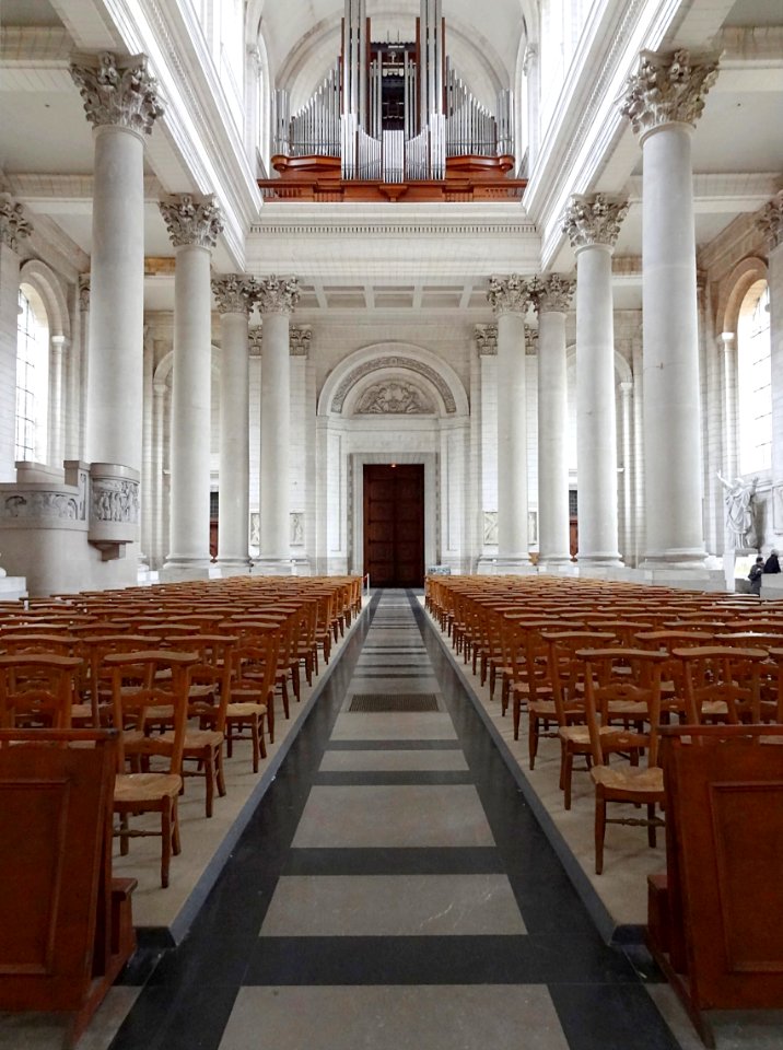 Dans la nef de la cathédrale Notre-Dame-et-Saint-Vaast d'A…