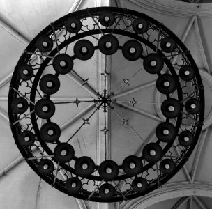 Un lustre de l'église Saint Jean-Baptiste d'Arras.