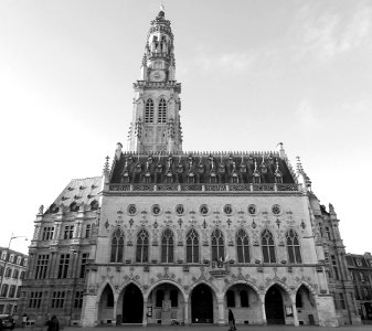 L'hôtel de ville d'Arras vu depuis la place des Héros.