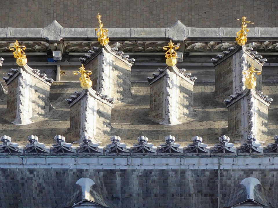 Des lucarnes de l'hôtel de ville d'Arras vues depuis le so…