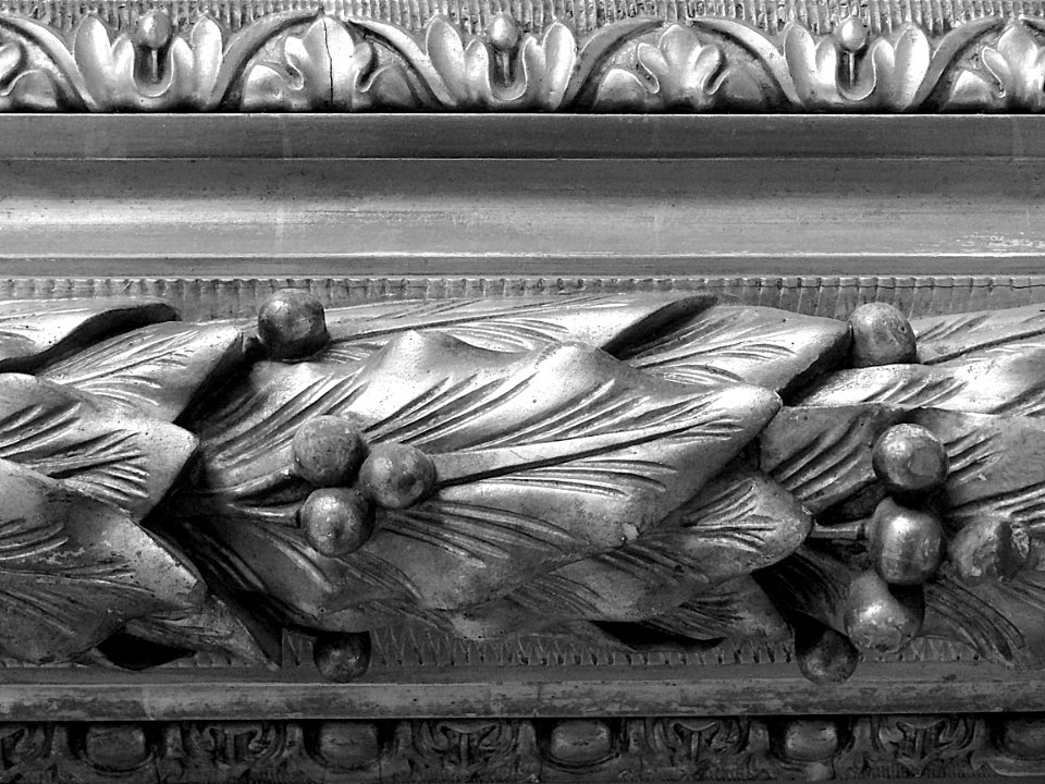 Détail du cadre d'un tableau exposé au palais des beaux-ar…