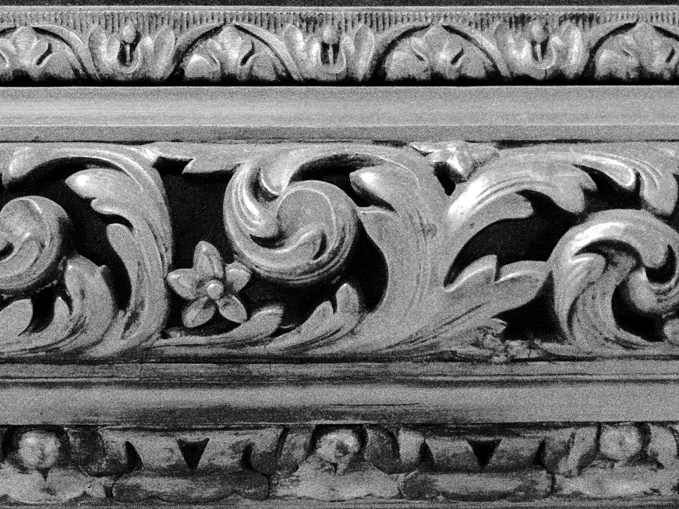 Détail du cadre d'un tableau exposé au palais des beaux-ar…