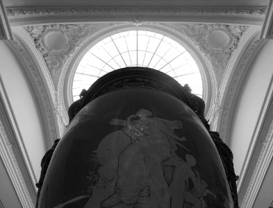 Détail d'un vase représentant "Le passage de Venus sur le …