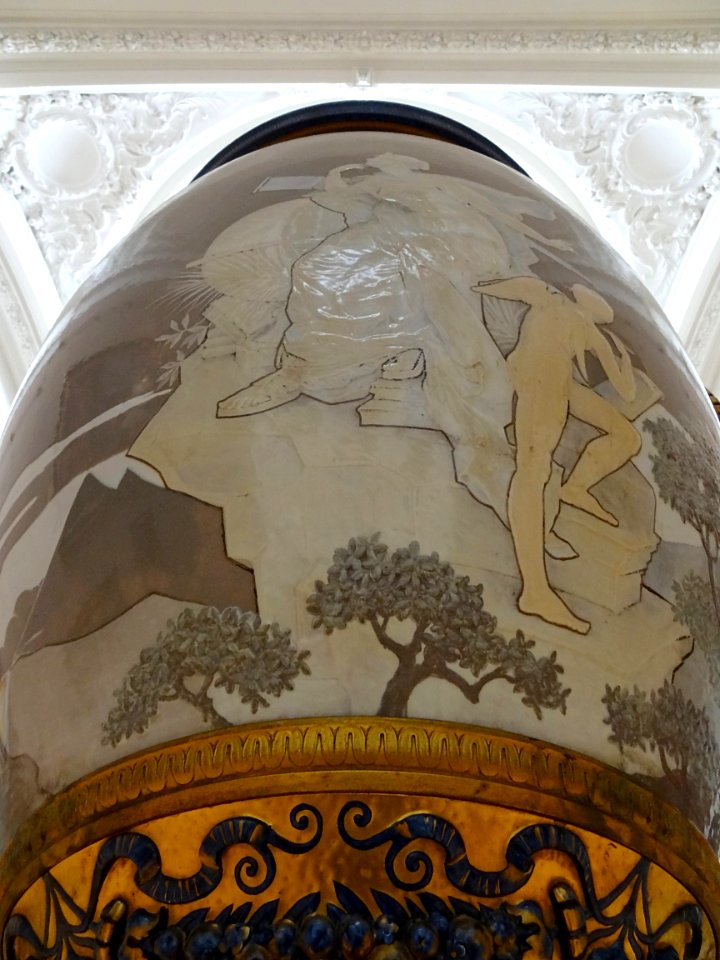 Détail d'un vase représentant "Le passage de Venus sur le …