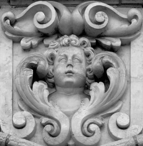 Mascaron ornant la façade d'un immeuble de Lille.