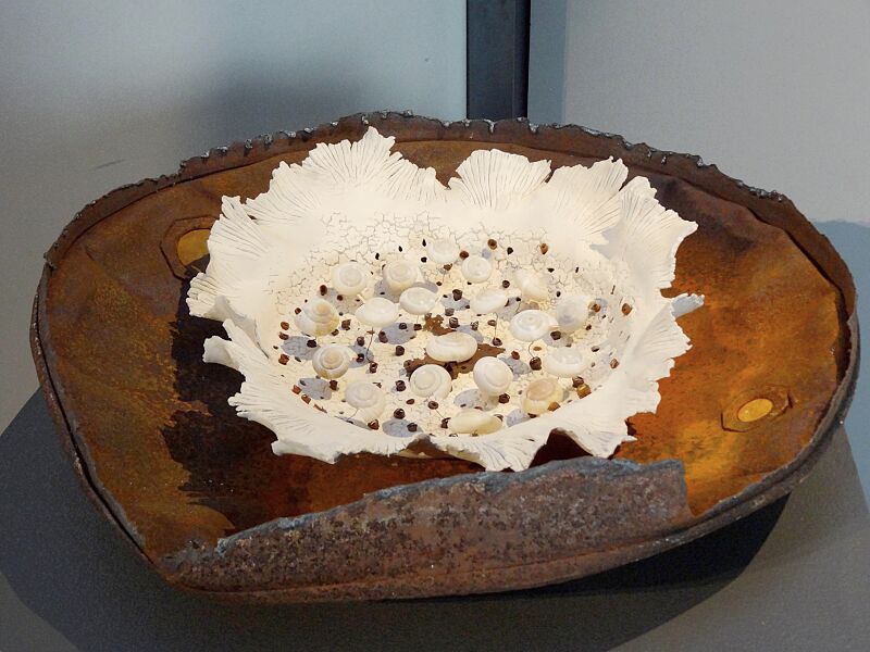 Vue d'une oeuvre d'Annie Modrzejewski présentée dans le ca…