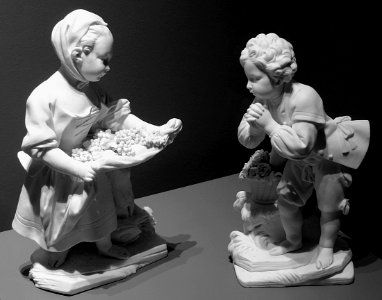 "La petite fille au tablier" (biscuit de porcelaine tendre…