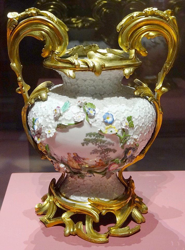 Paire de vases montés. Saxe, manufacture de porcelaine de …