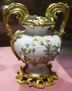 Paire de vases montés. Saxe, manufacture de porcelaine de …