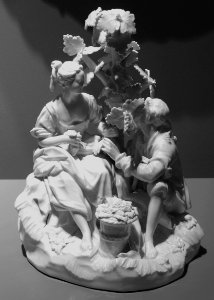 "Le mangeur de raisins", manufacture de porcelaine de Vien…